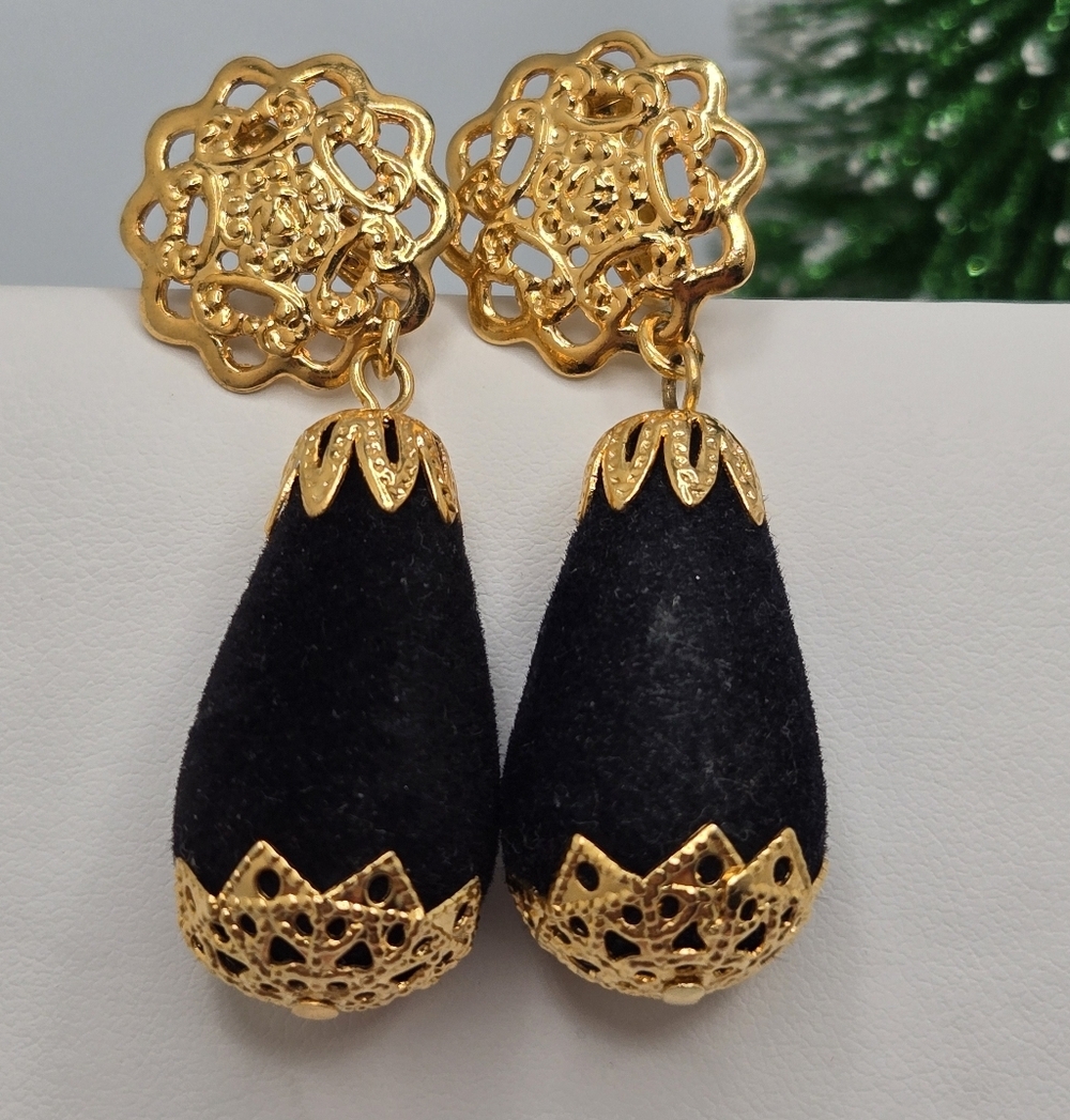 Vintage Avon Black Velvet Impressions Clip-On Dangle Earrings Gold Filigree